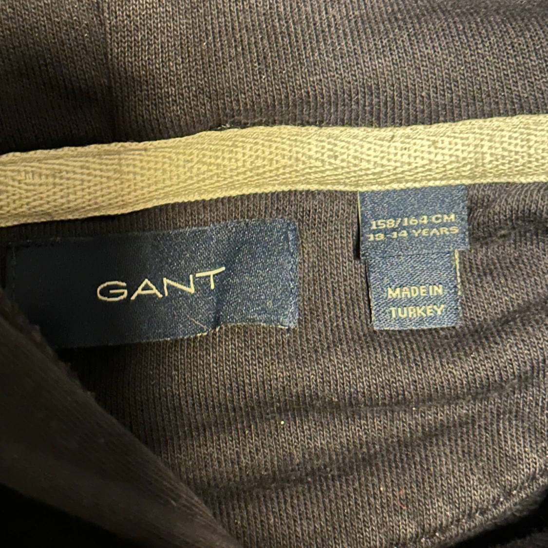 Svart hoodie från Gant - 1