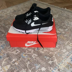 Helt nya air Max 90  - Helt nya 42 snabbaffär pris kan sänkas ny pris 2000