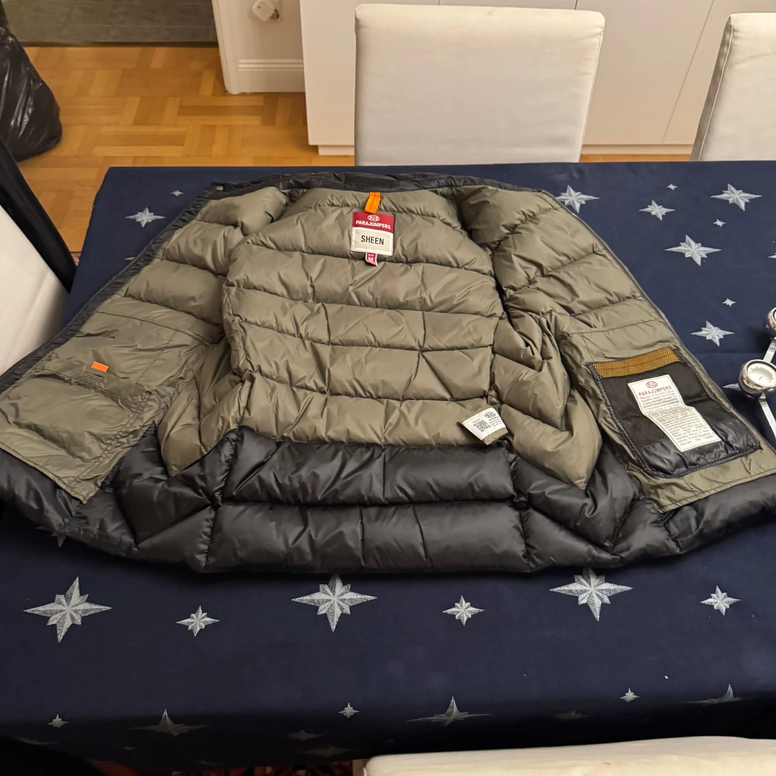 Svart dunväst från Parajumpers - 2