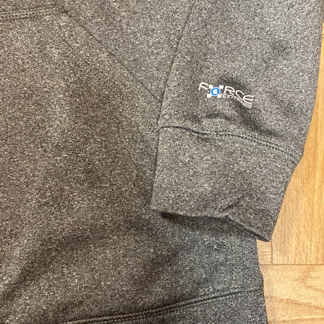 Grå hoodie från Carhartt - 2