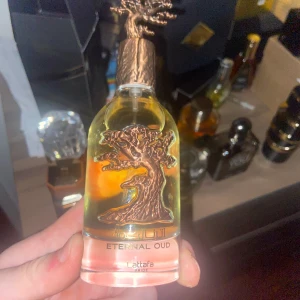 Eternal Oud Parfym från Lattafa - Säljer Sprillans ny Eternal oud, En manlig amber och vanilj parfym som bara är för dem mer manliga där ute💪🏼💪🏼