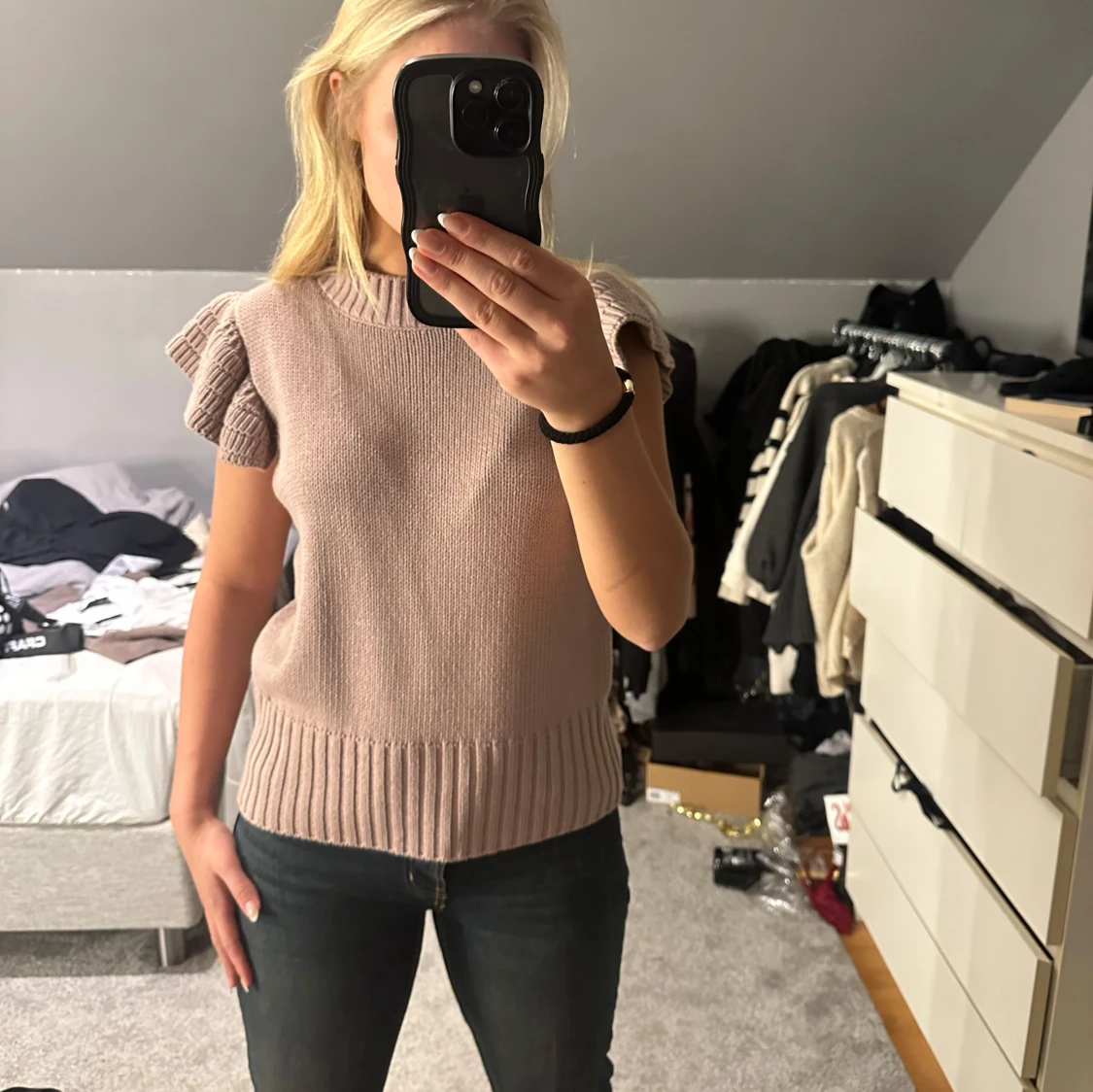 Beige/rosa stickad topp med volangärmar