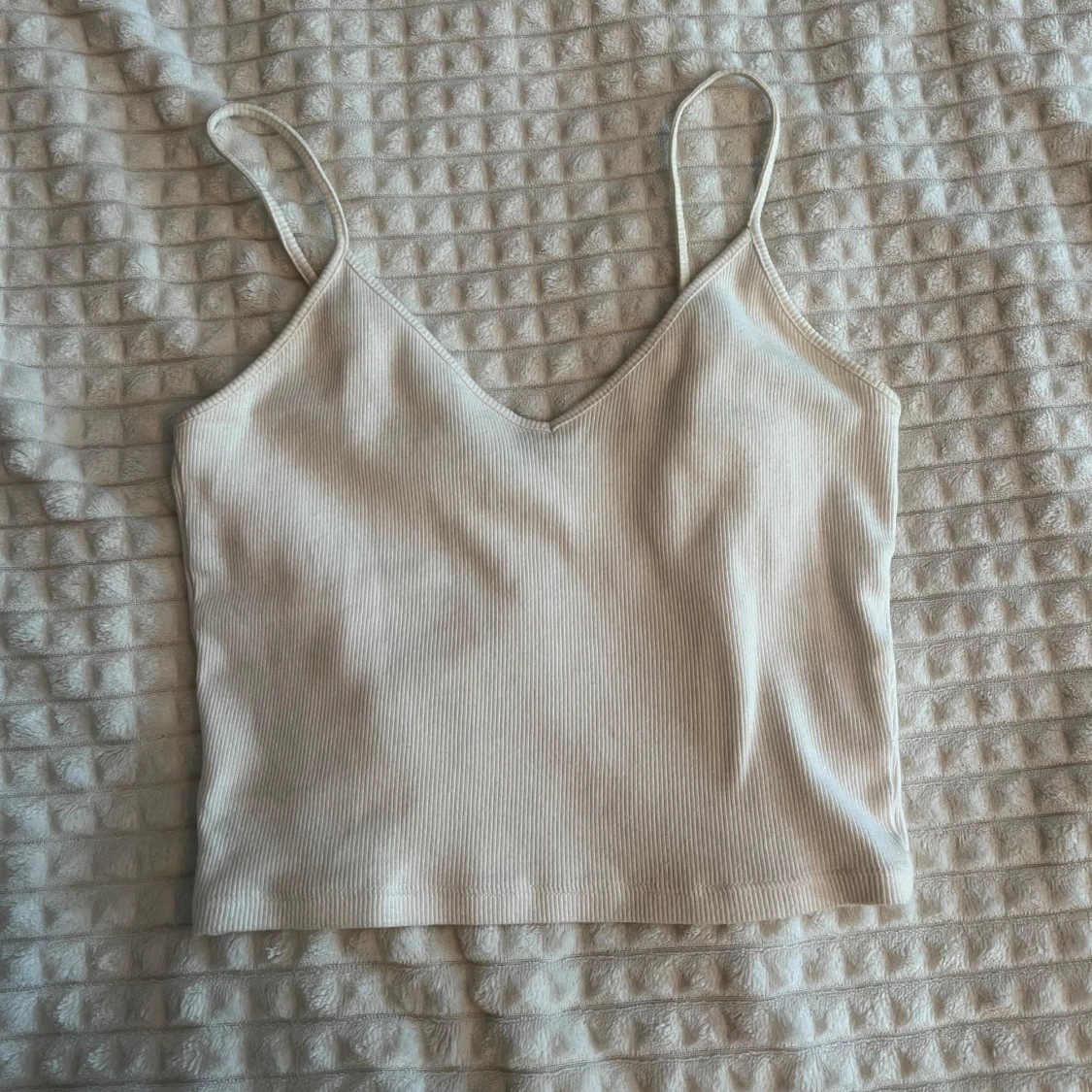 Beige ribbad linnetopp från Monki