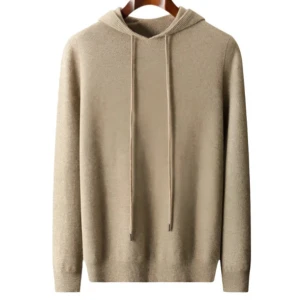 Beige hoodie i merinoull - Säljer en stilren beige hoodie i mjukt kashmir. Tröjan har långa ärmar och en klassisk huva med dragsko. Perfekt för en avslappnad och bekväm stil. Storlek M och S passar mer S. Nypris 899kr mitt pris 450kr. Helt oanvänd, testad 1 gång