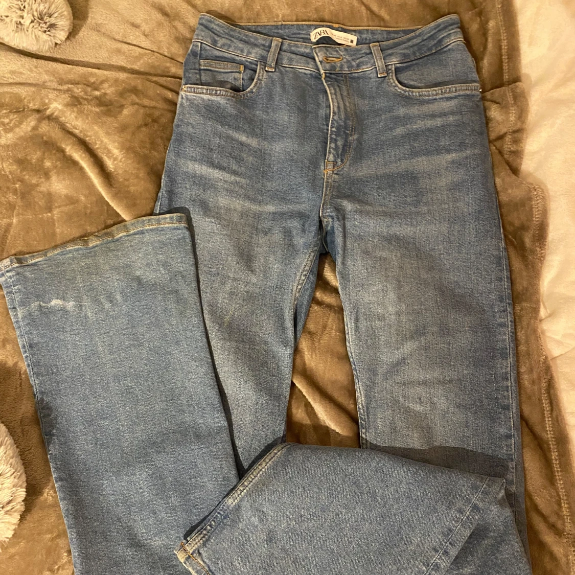 Blåa högmidjade jeans från Zara - 1