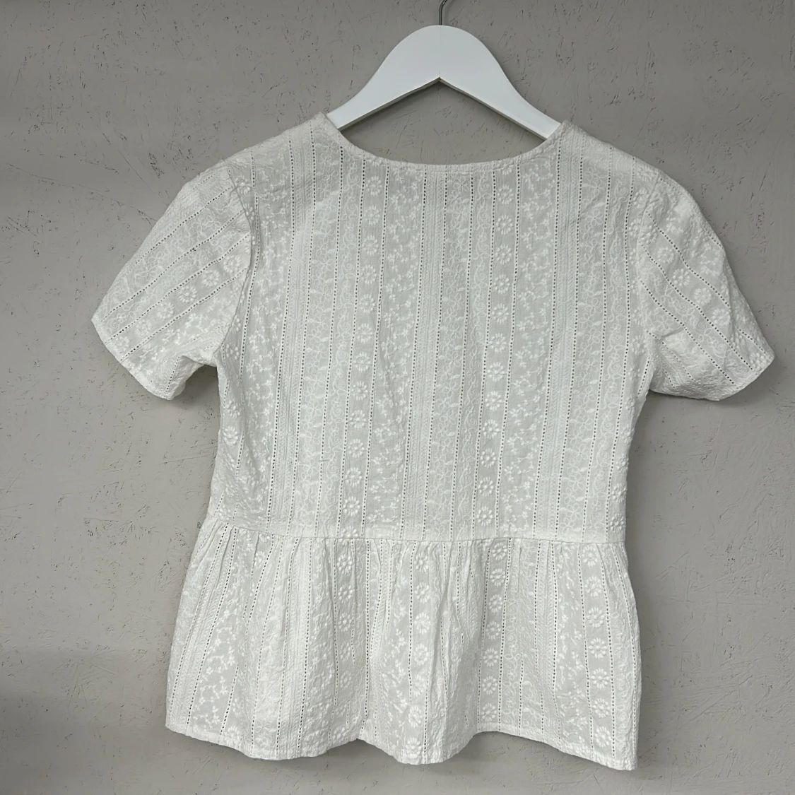 Vit spetsblus från Sinsay - 1