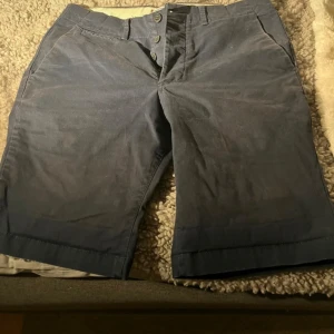 Blå shorts från Jack & Jones - Snygga blå shorts från Jack & Jones i storlek 40/W25. Shortsen är i ett mycket bra skick 