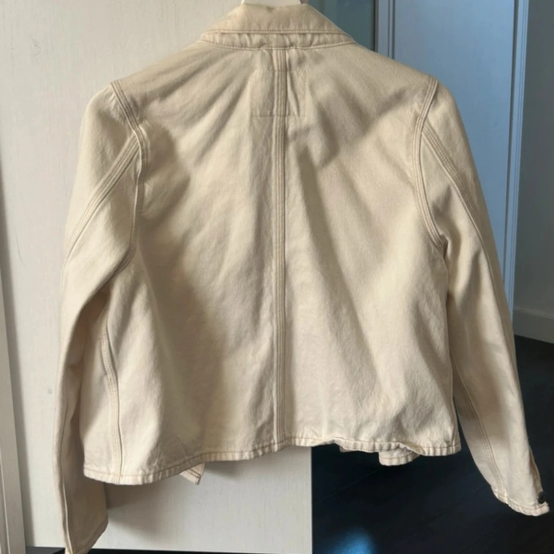 Beige jeansjacka från Levi's - 2