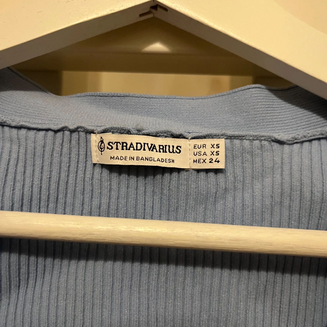 Ljusblå ribbad kofta från Stradivarius - 1