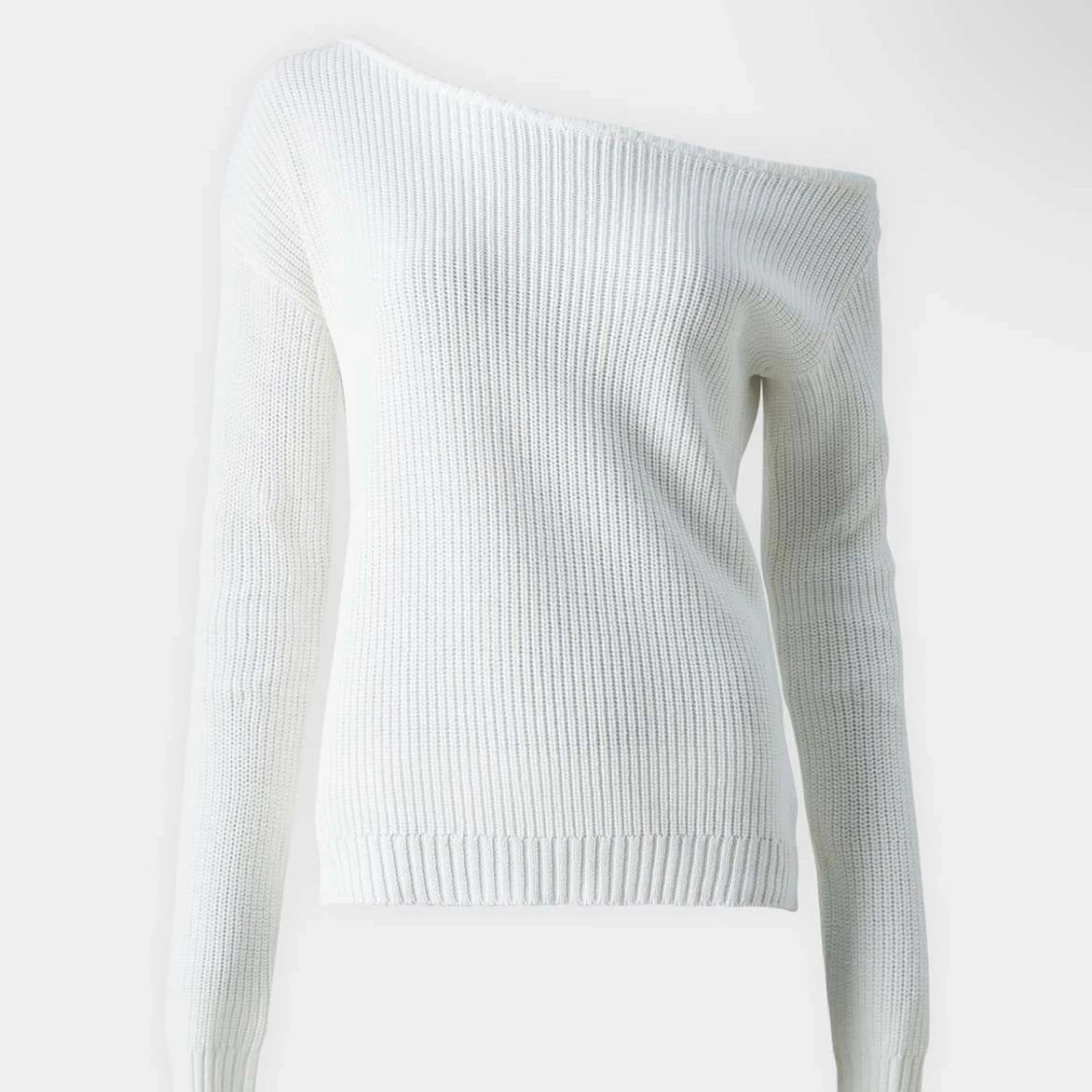 Vit stickad offshoulder tröja