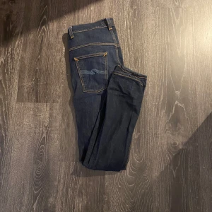 Nudie jeans - Strlk 33/34 men sitter mindre i storleken, skick 8/10, fraktar med postnord
