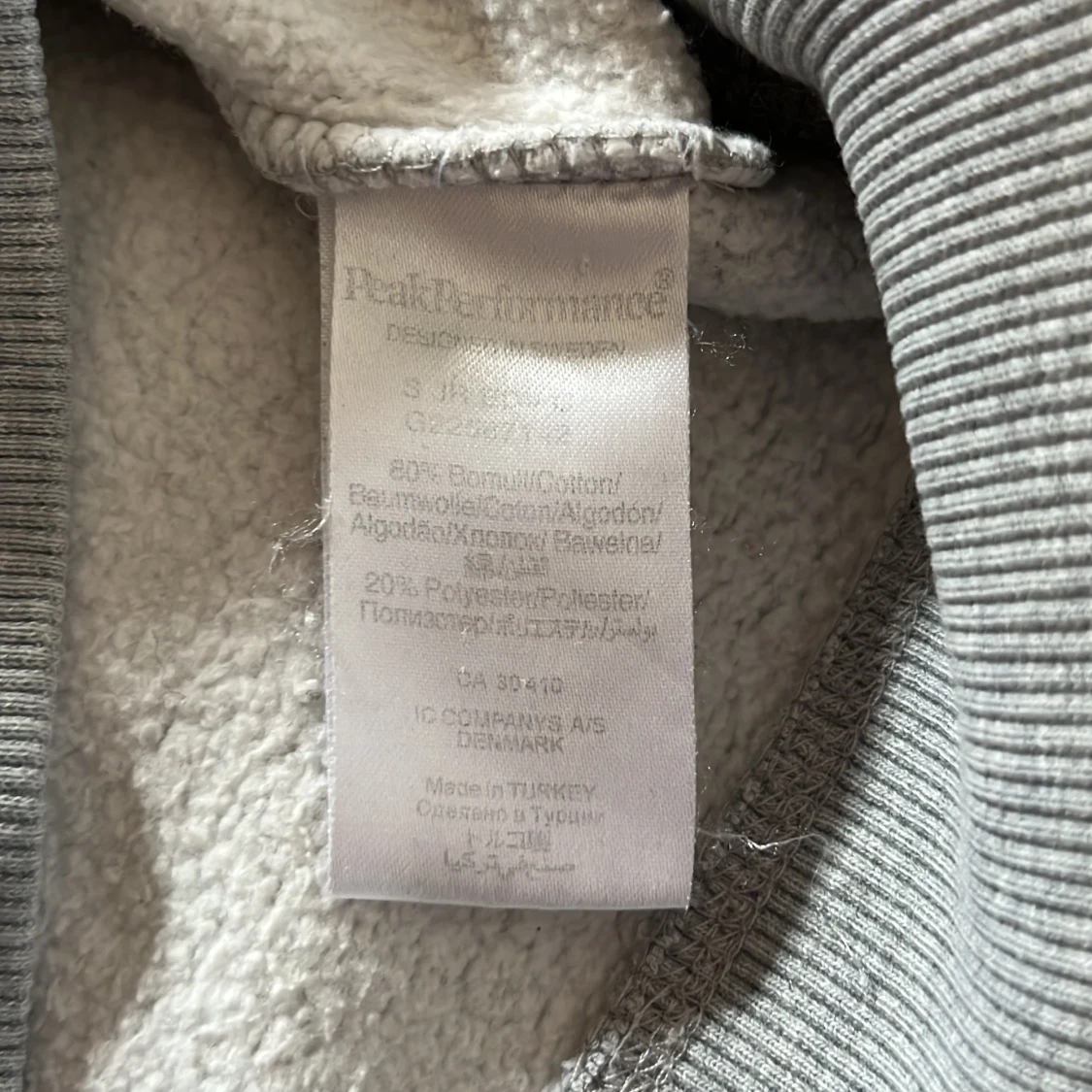 Grå sweatshirt från Peak Performance - 1