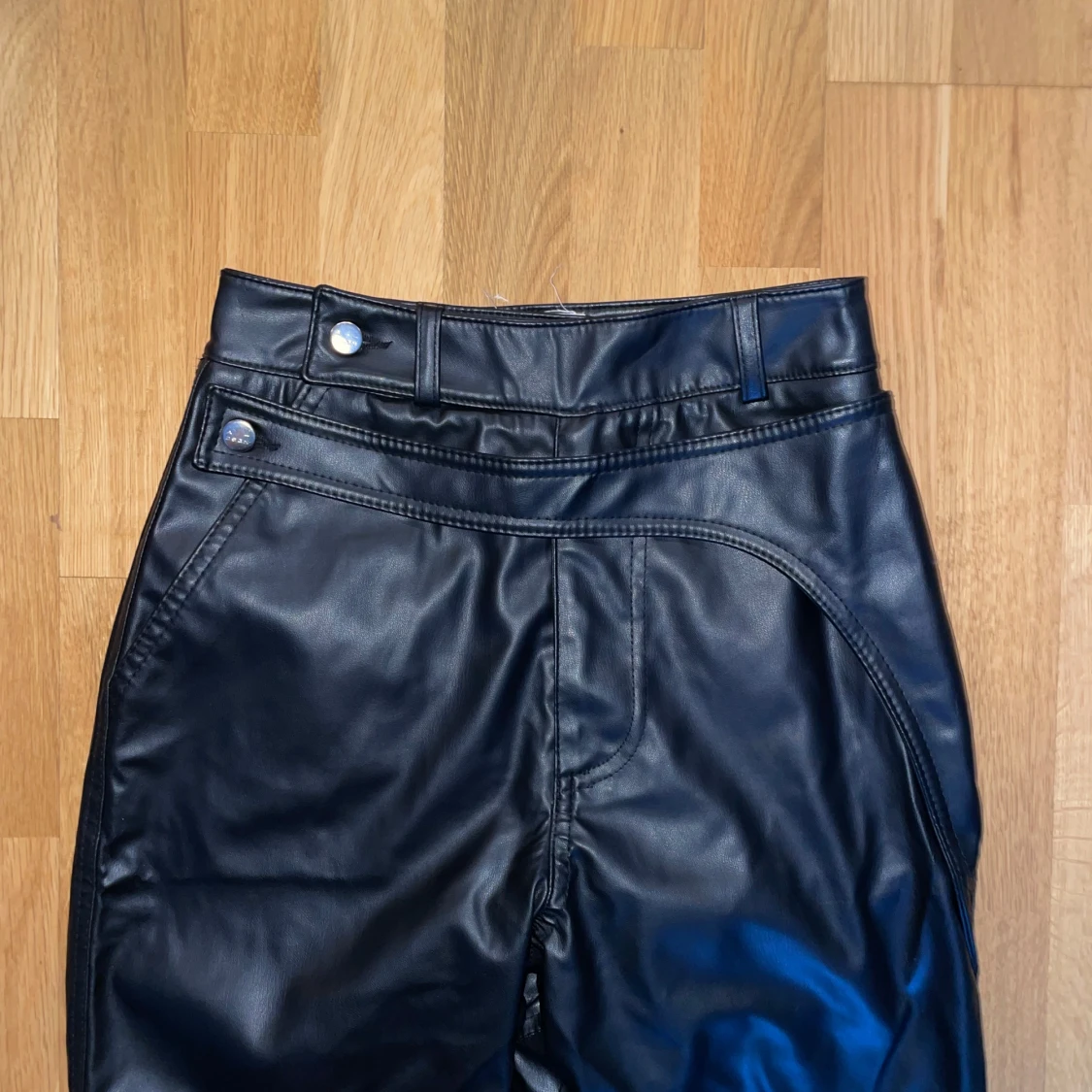 Svarta skinnbyxor från A-dsgn - 91