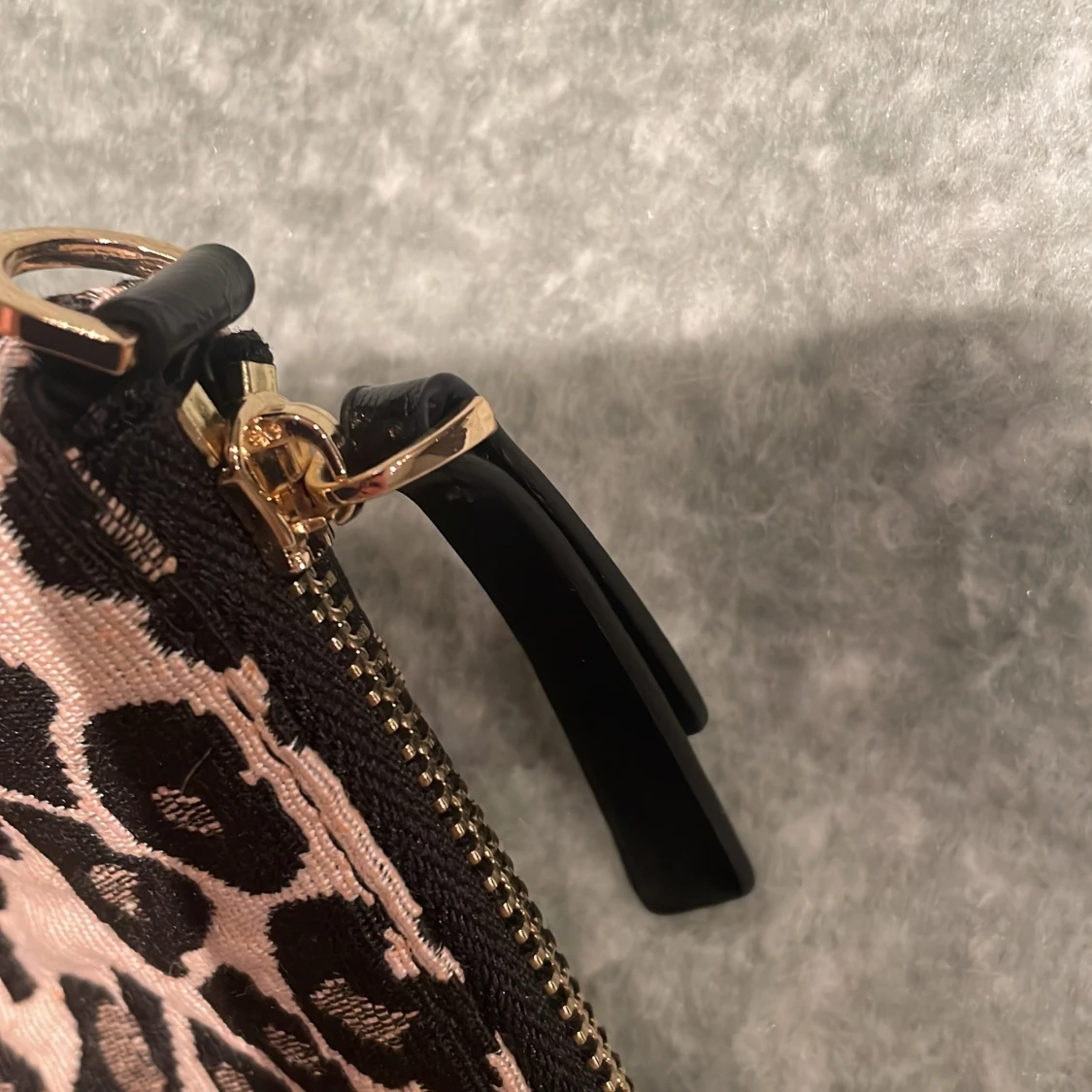 Leopardmönstrat datafodral från Ideal of Sweden - 92