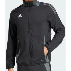 Adidas jacka - Används aldrig, passar både tjej och kille, Storlek M men passar S , vindjacka 