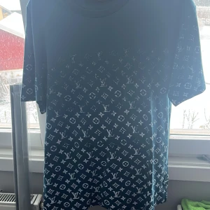 Grön t-shirt  - Kom dm för info och mer bilder pris går att diskuteras 