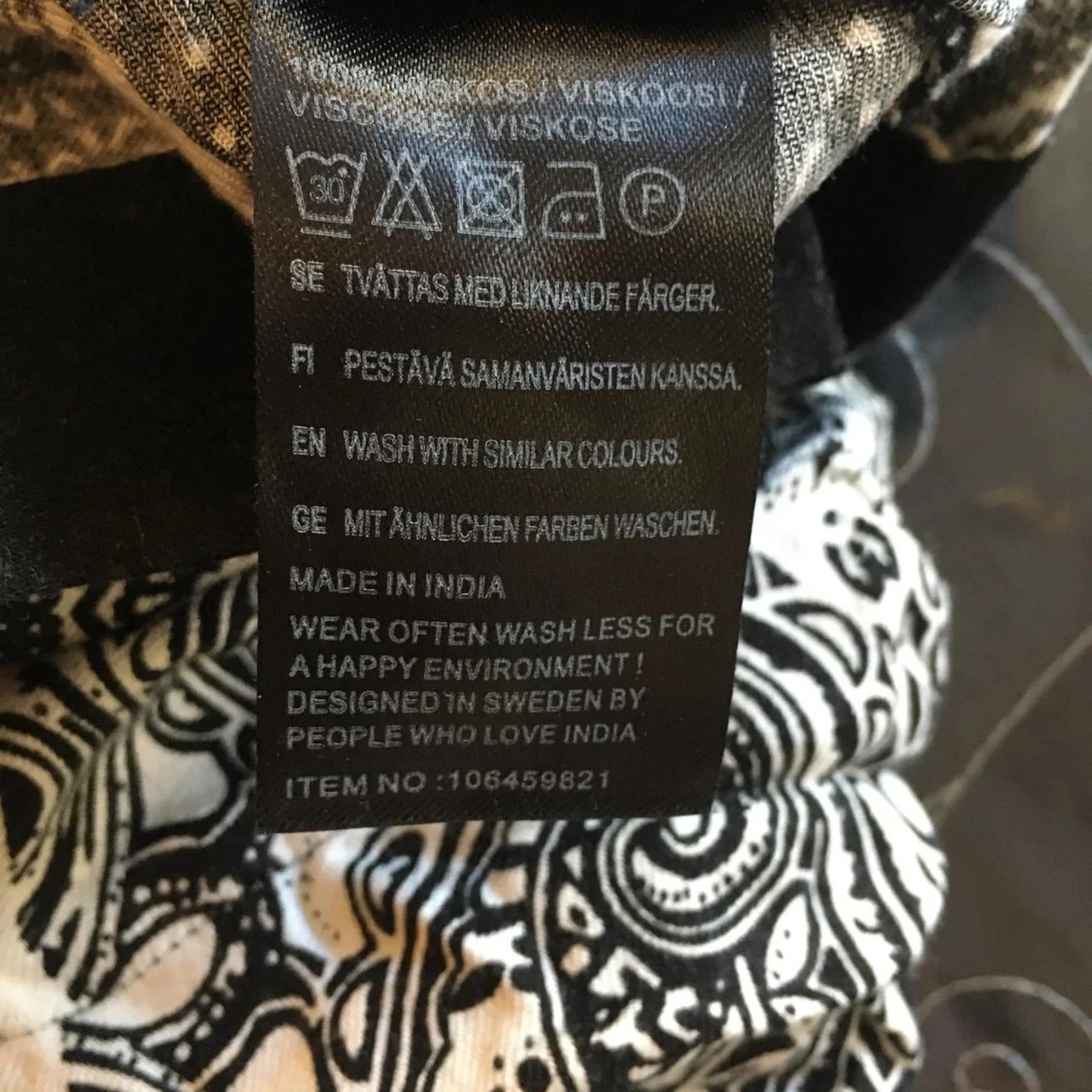 Svart och vit mönstrad klänning från Indiska/36 - 93
