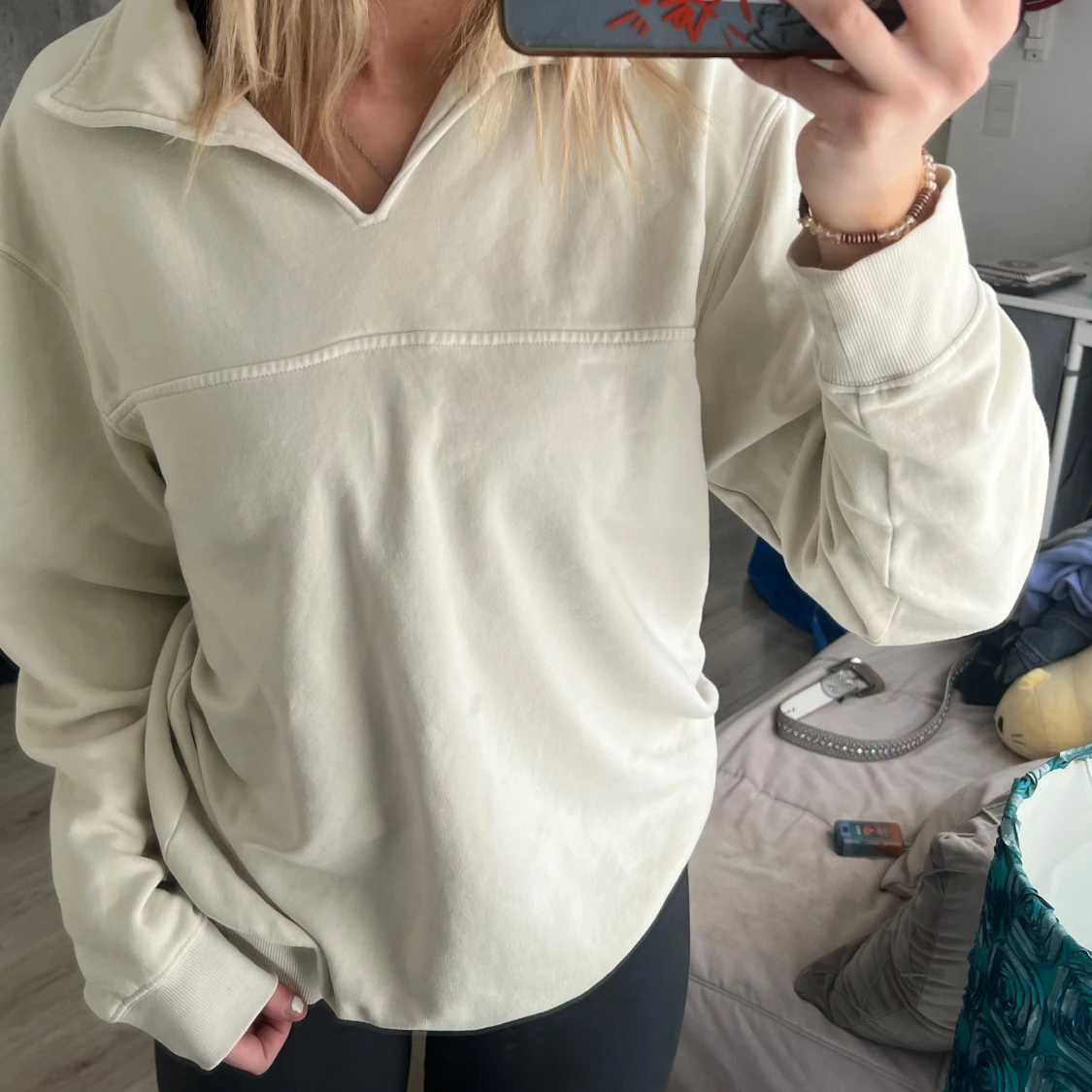 Beige tröja med krage - 90