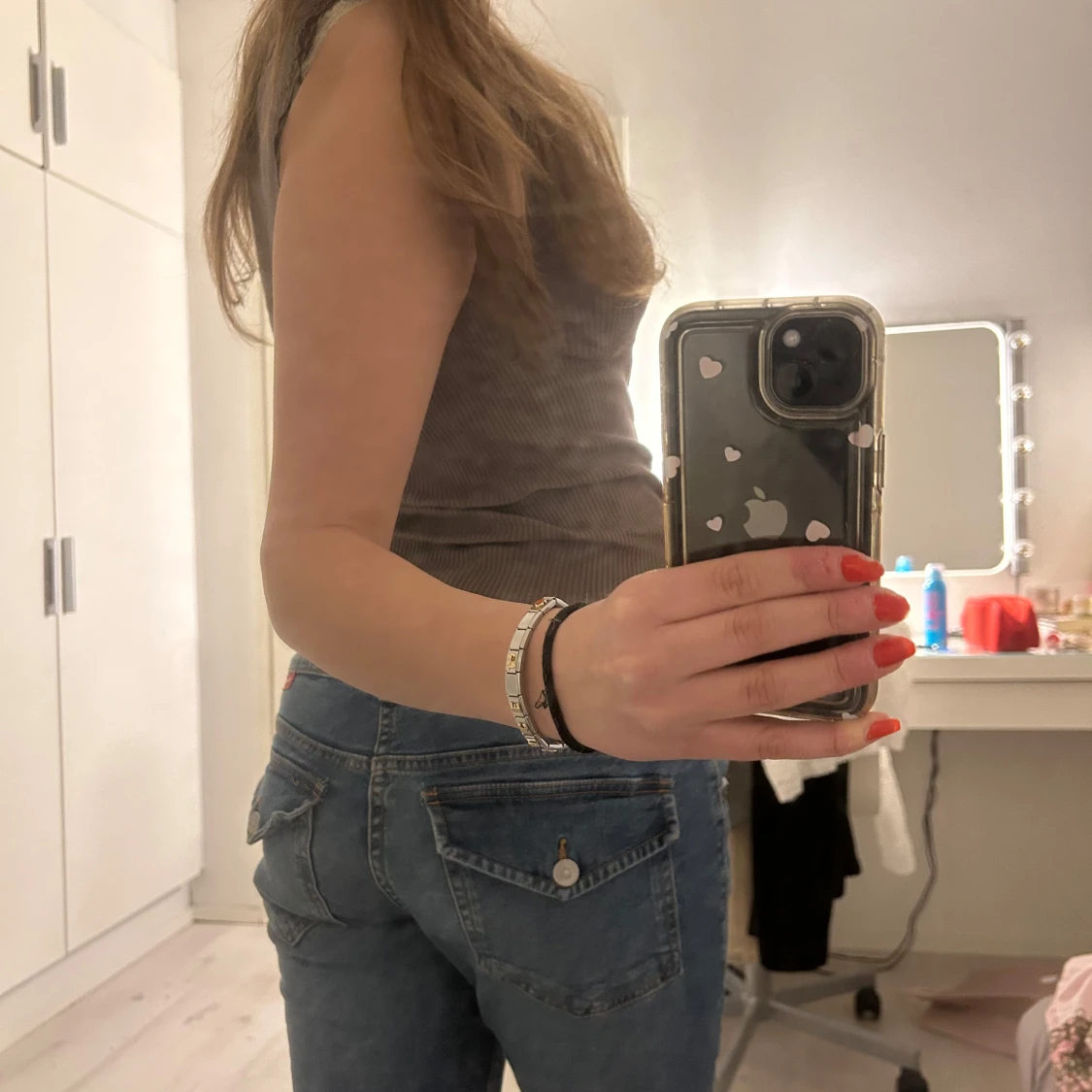 Blå jeans med knappdetalj - 91