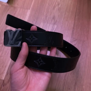 Märkes bälte  - Helt nytt man får med en sticka som man kan göra egna hål med!