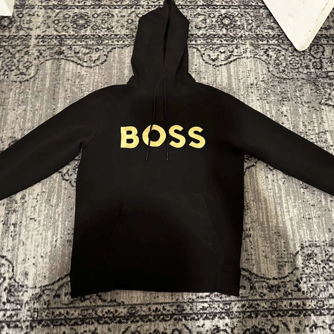 Snygg svart hoodie från BOSS - 90