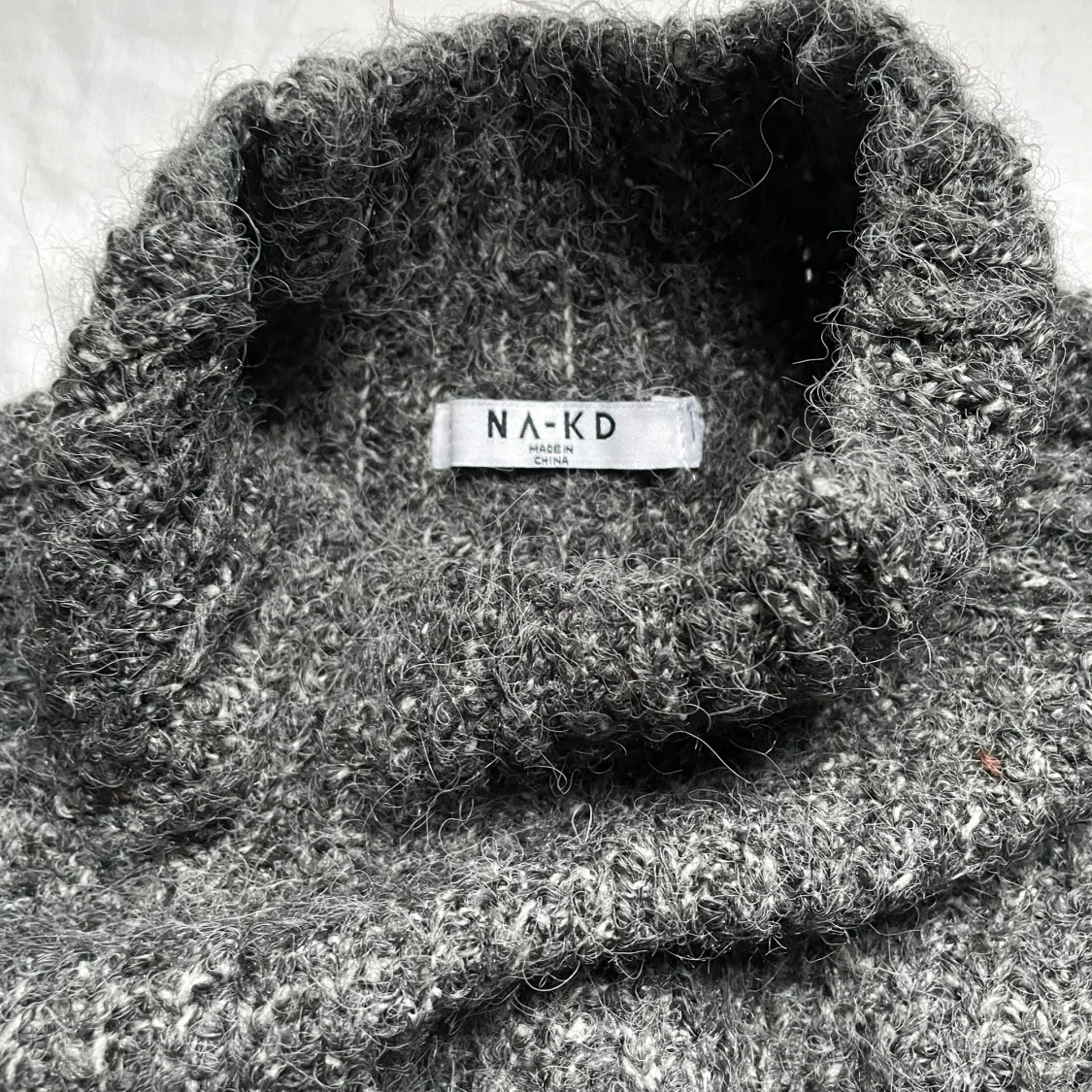 Grå stickad polotröja från NA-KD - 2