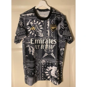 Exclusive Arsenal jersey - Arsenal T-shirt med unikt mönster. 