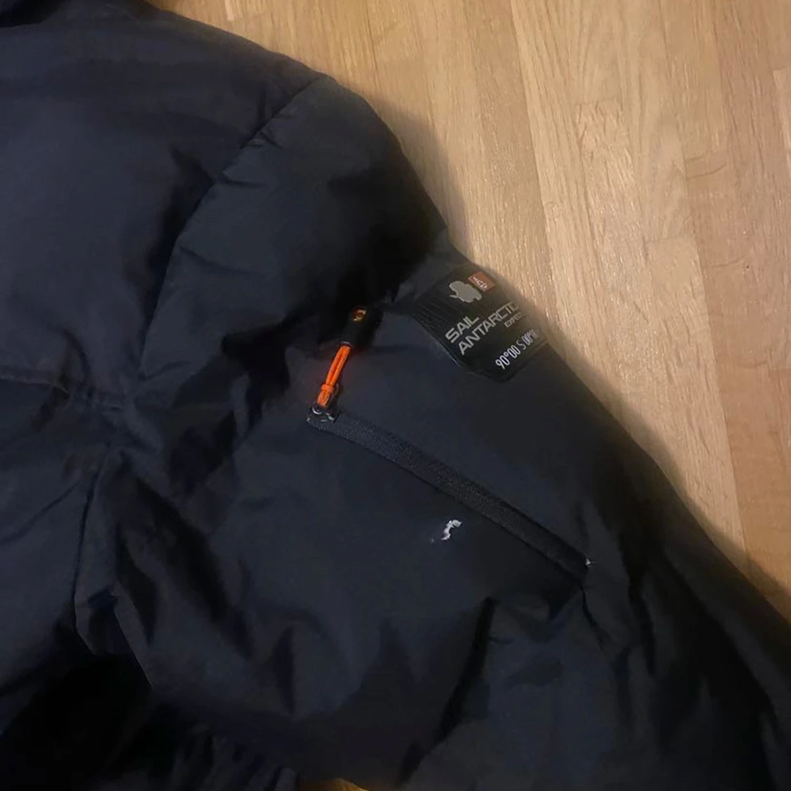 Svart dunjacka från Sailracing - 91