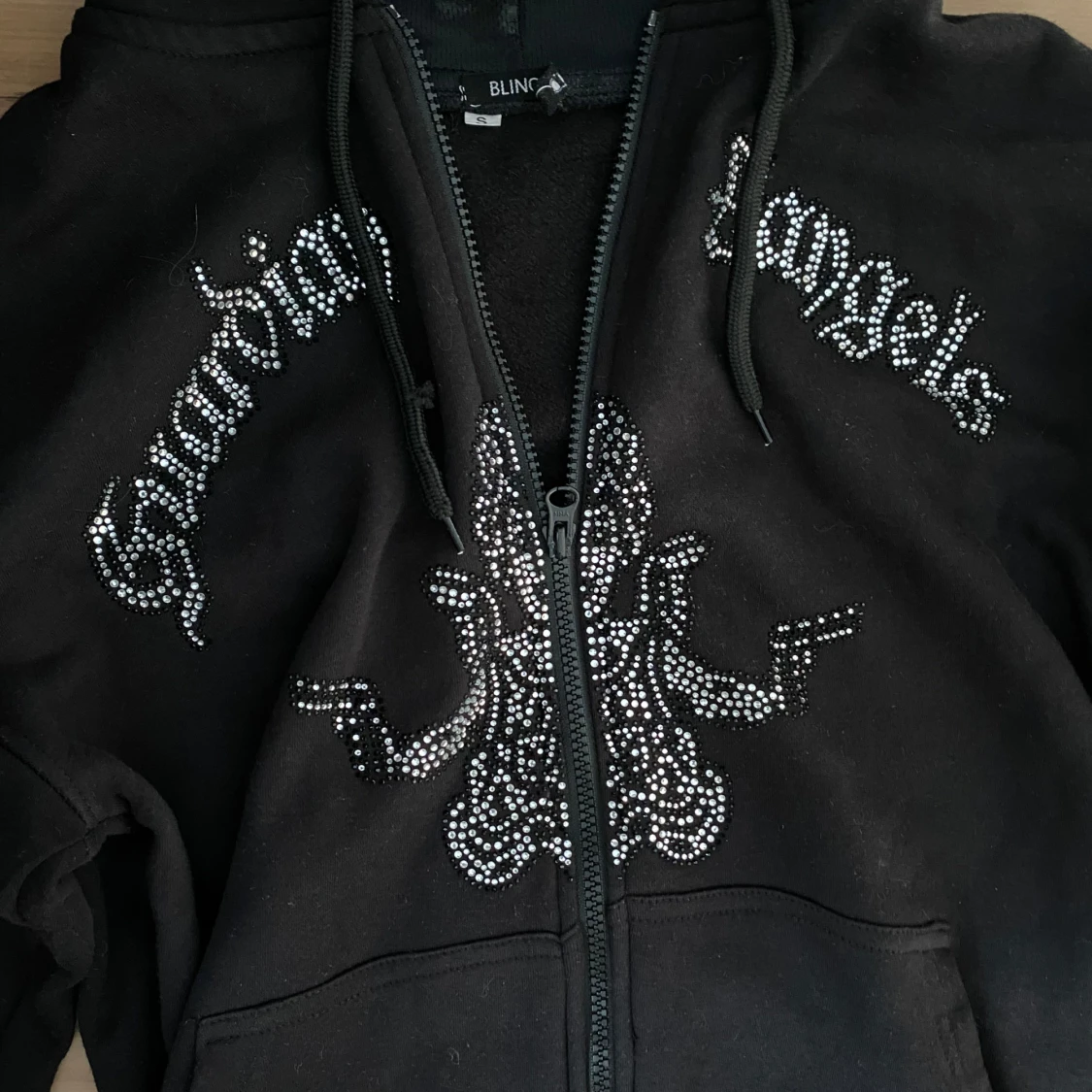 Svart hoodie från Blinglucid - 91
