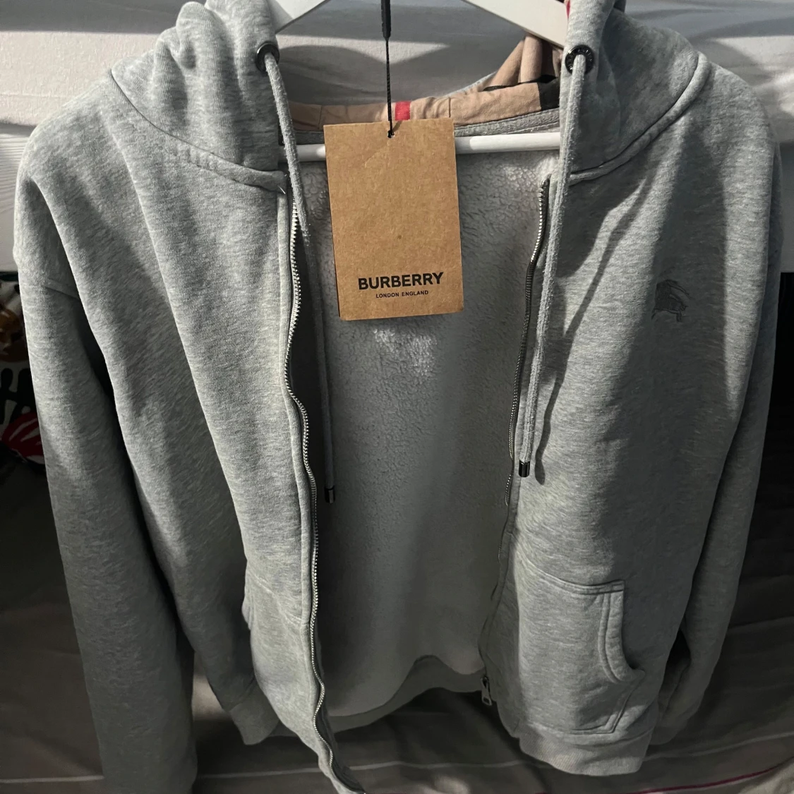 Grå hoodie från Burberry