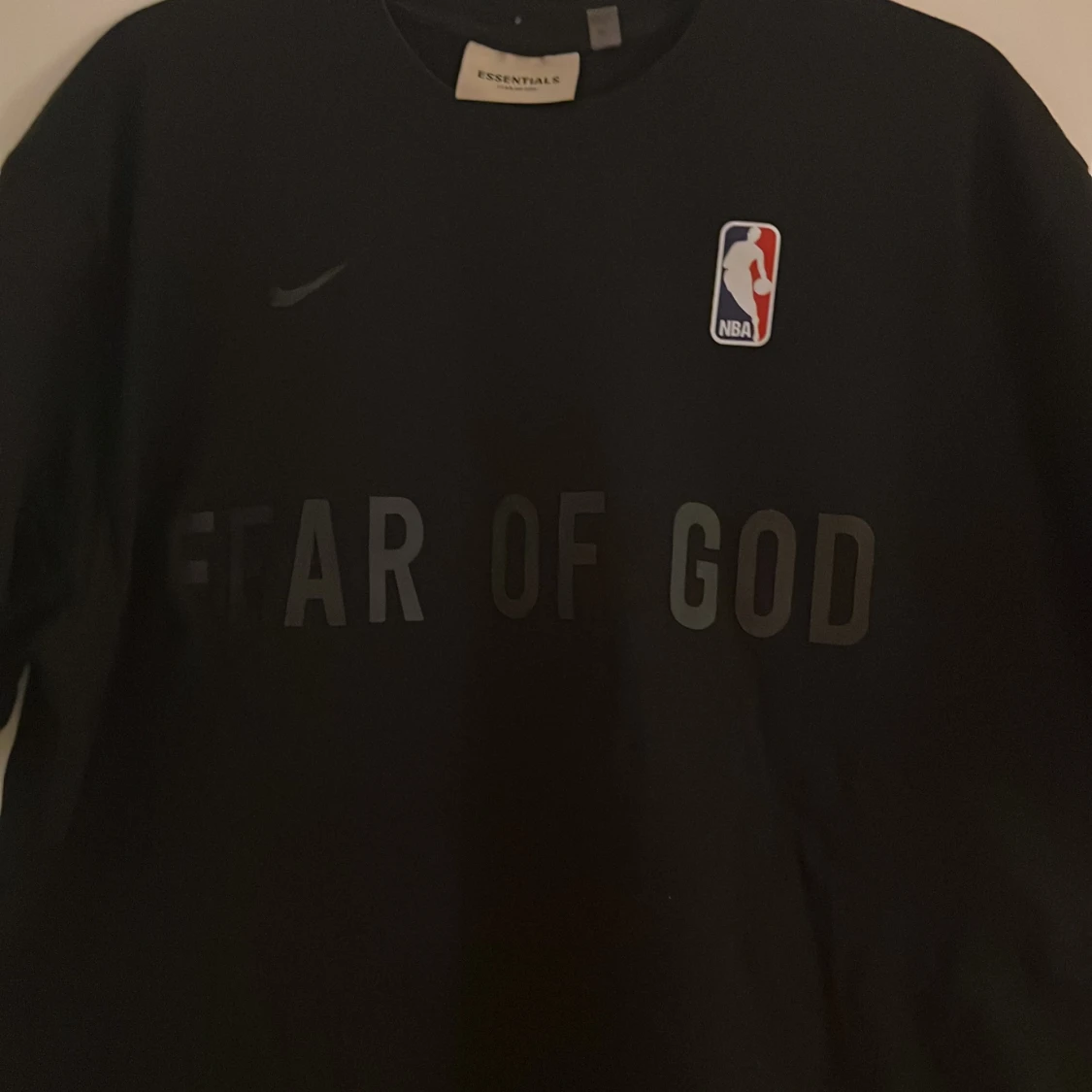 Svart t-shirt från Fear of God Essentials - 91