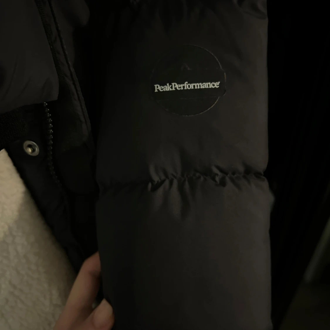 Svart dunjacka från Peak Performance - 93