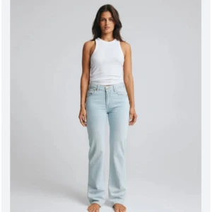 Low straight jeans BikBok - Säljer då jag inte använder längre💗 är mer low waist än på bilden. Pris kan sänkas!