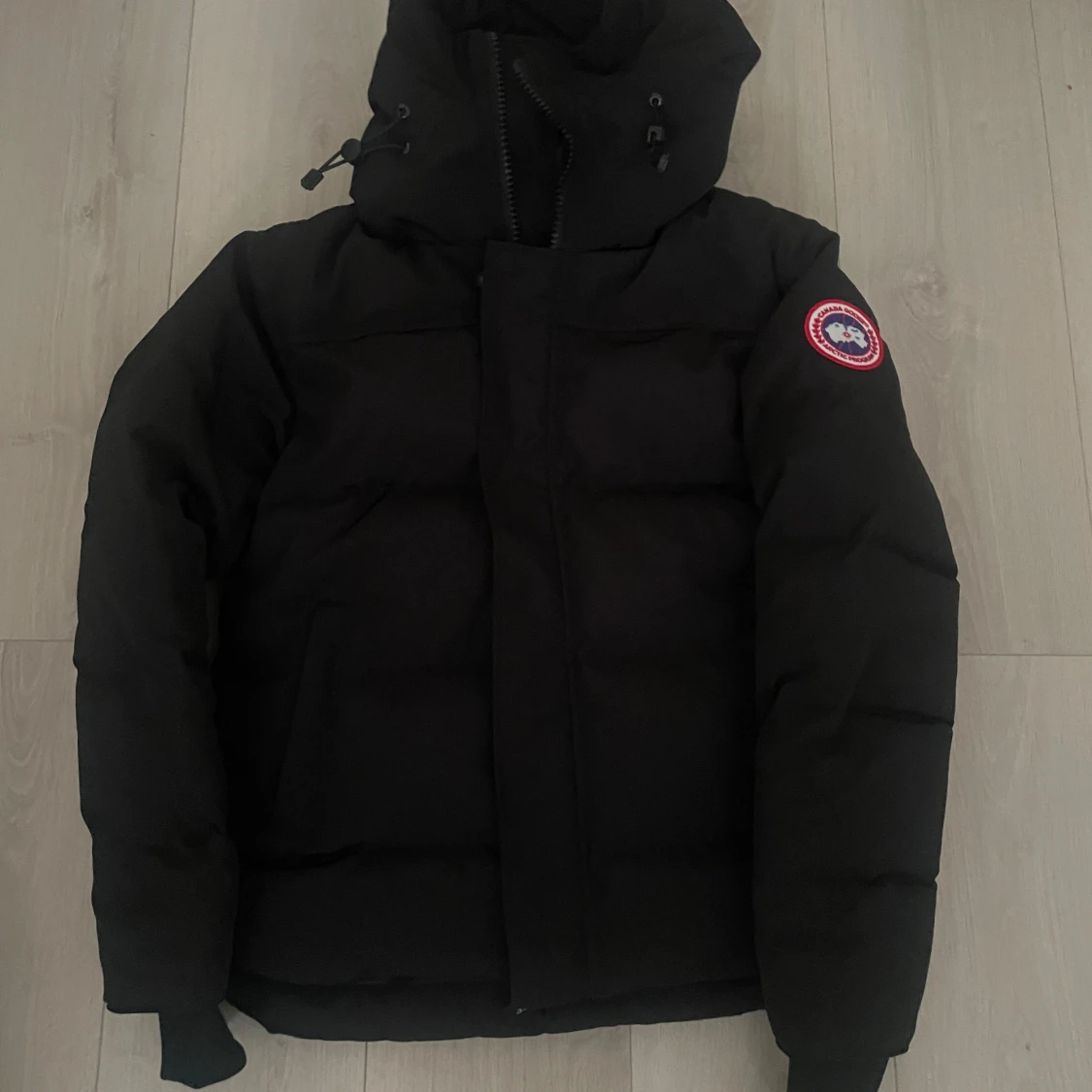 Svart Canada Goose Macmillan 