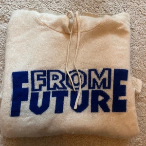 From future tröja! - Säljer den är super snygga from future tröjan som är 100% Kashmir och inte går att köpa i butik längre, använt fåtal gånger💓💓