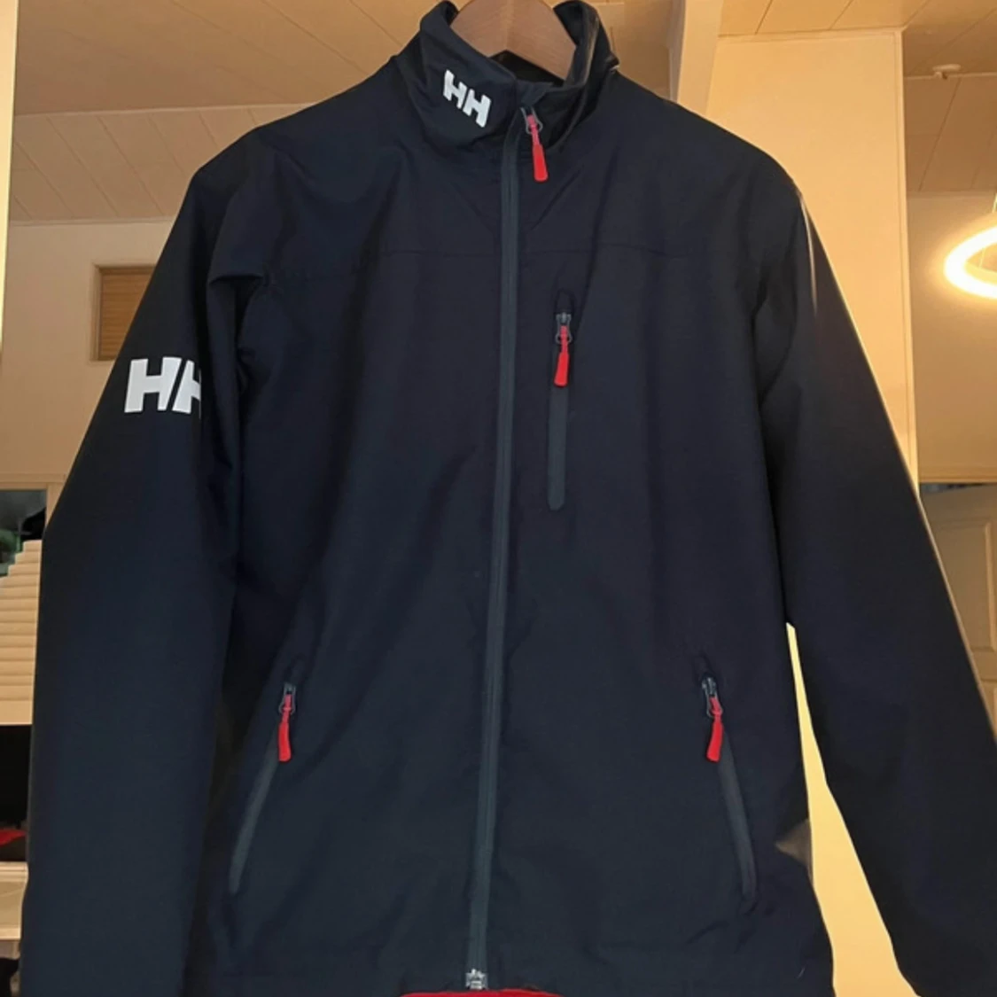 Svart vindjacka från Helly Hansen