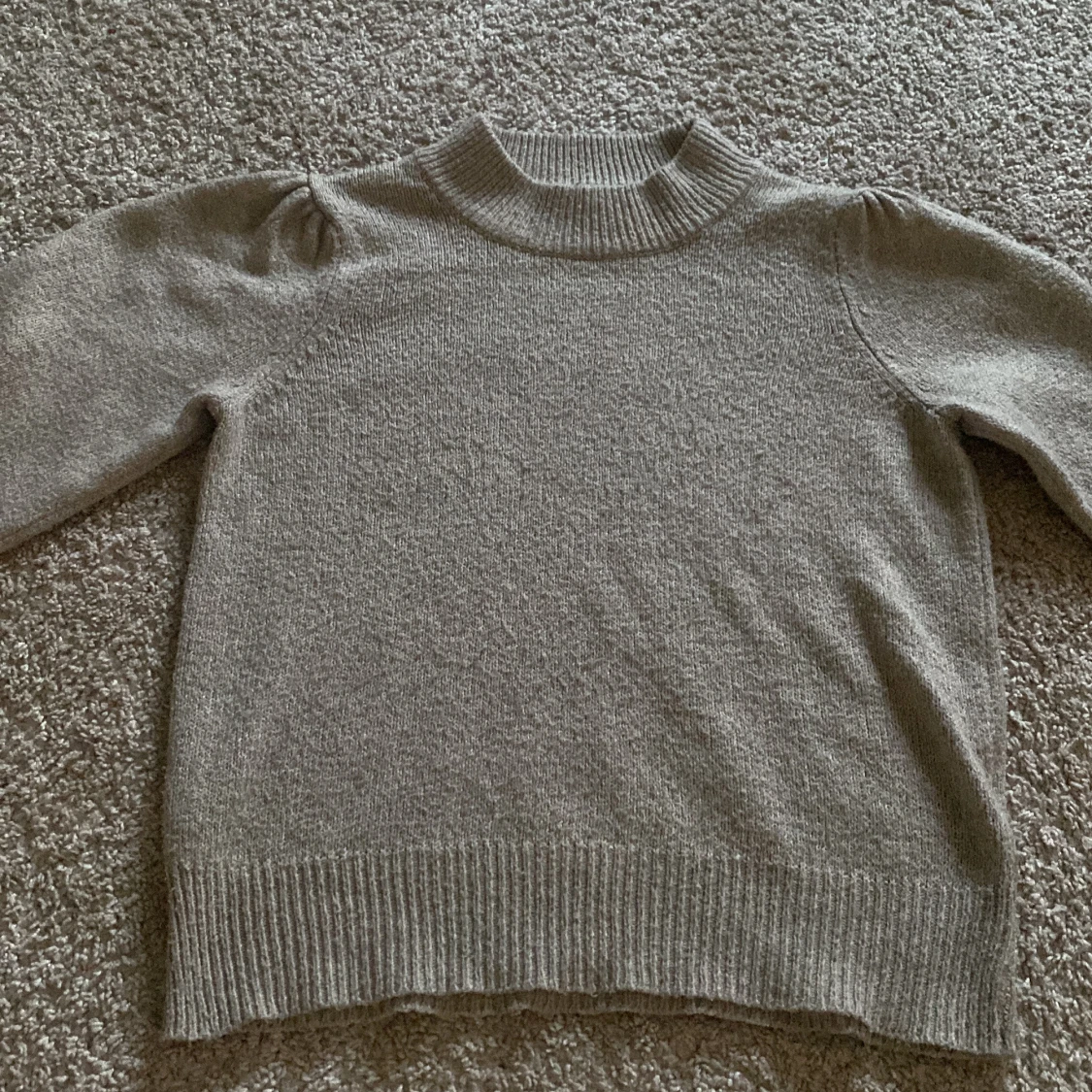 Beige/grå stickad tröja - 90