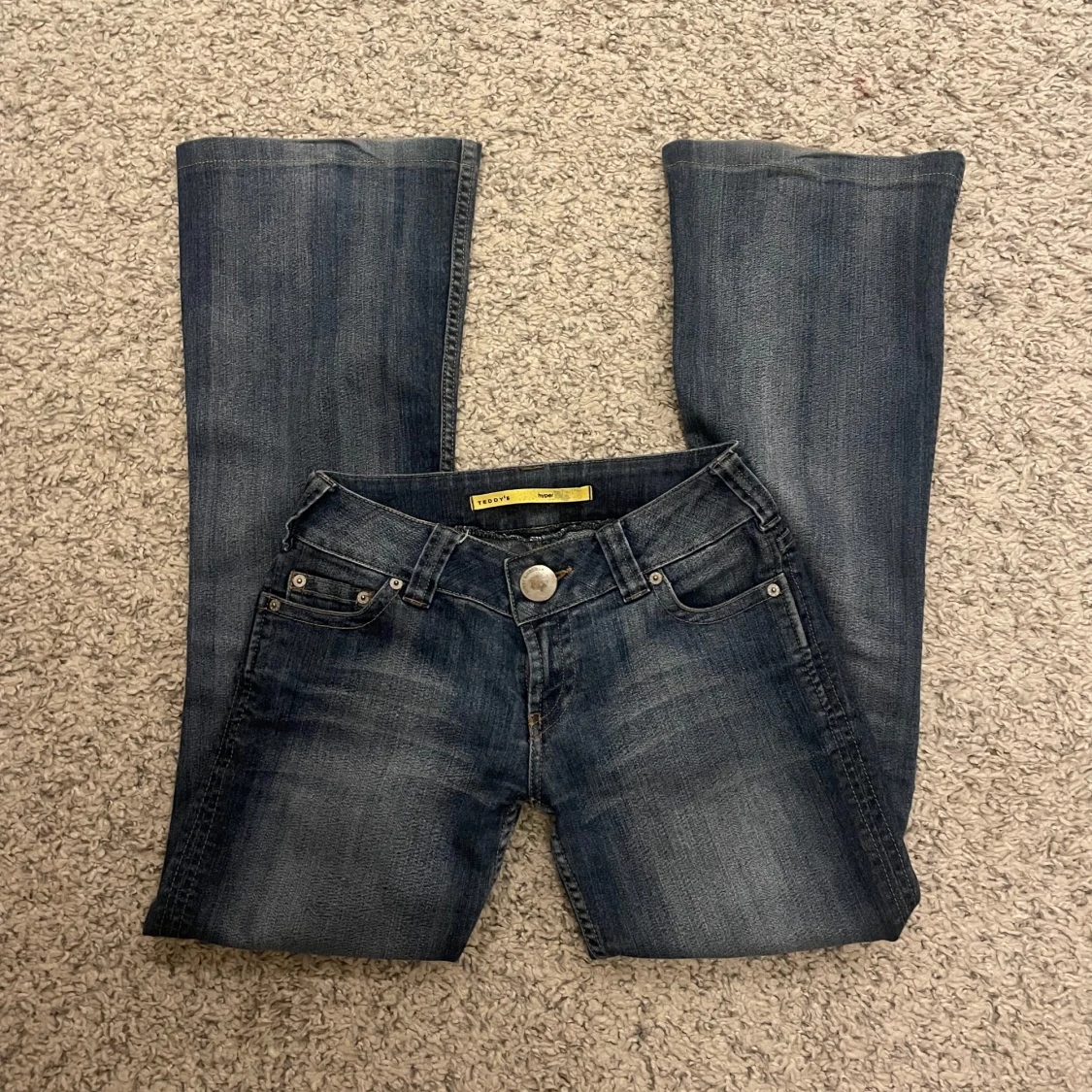 Mörkblå bootcut jeans