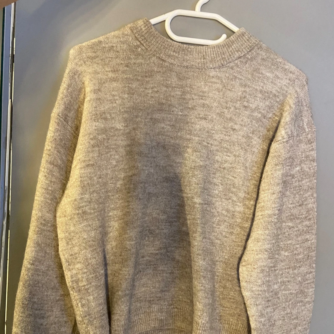 Grå stickad tröja  - 91