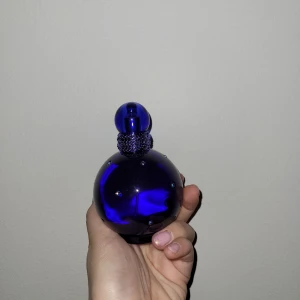 Midnight fantasy Britney Spears  - Midnight fantasy av Britney Spears 100ml, köpt i somras använd 1 gång.