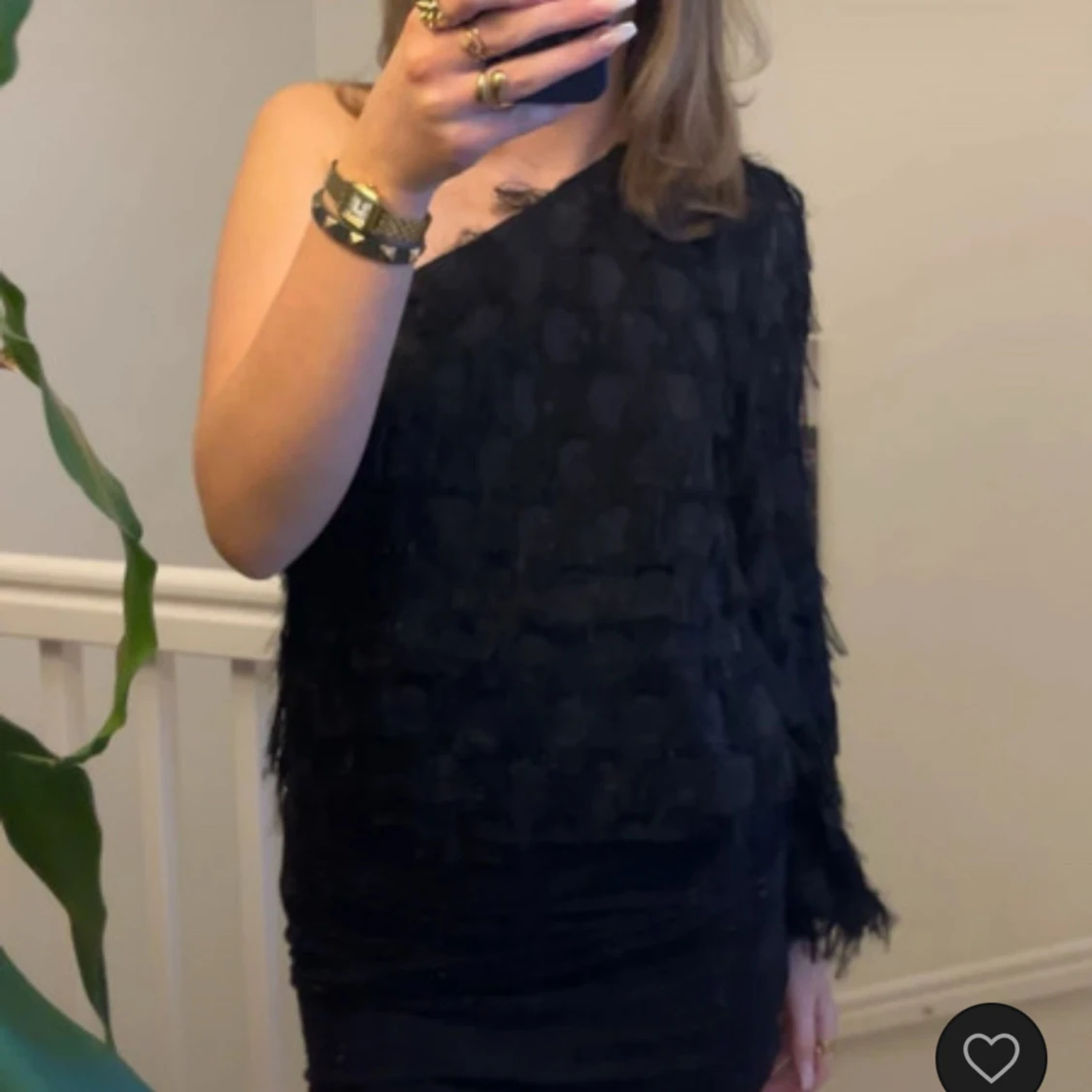 Svart oneshoulder klänning