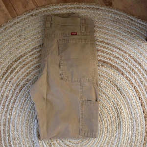 Wrangler byxor - Sköna carpenter brallor från Wrangler, bra skick och knappt använda, köpta på Beyond.