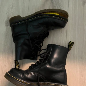 dr martens boots  - size 36 dr martens. been used a lot and bottom is coming lose. can be solved with some clue but still not in a great state so price will be agreed upon 