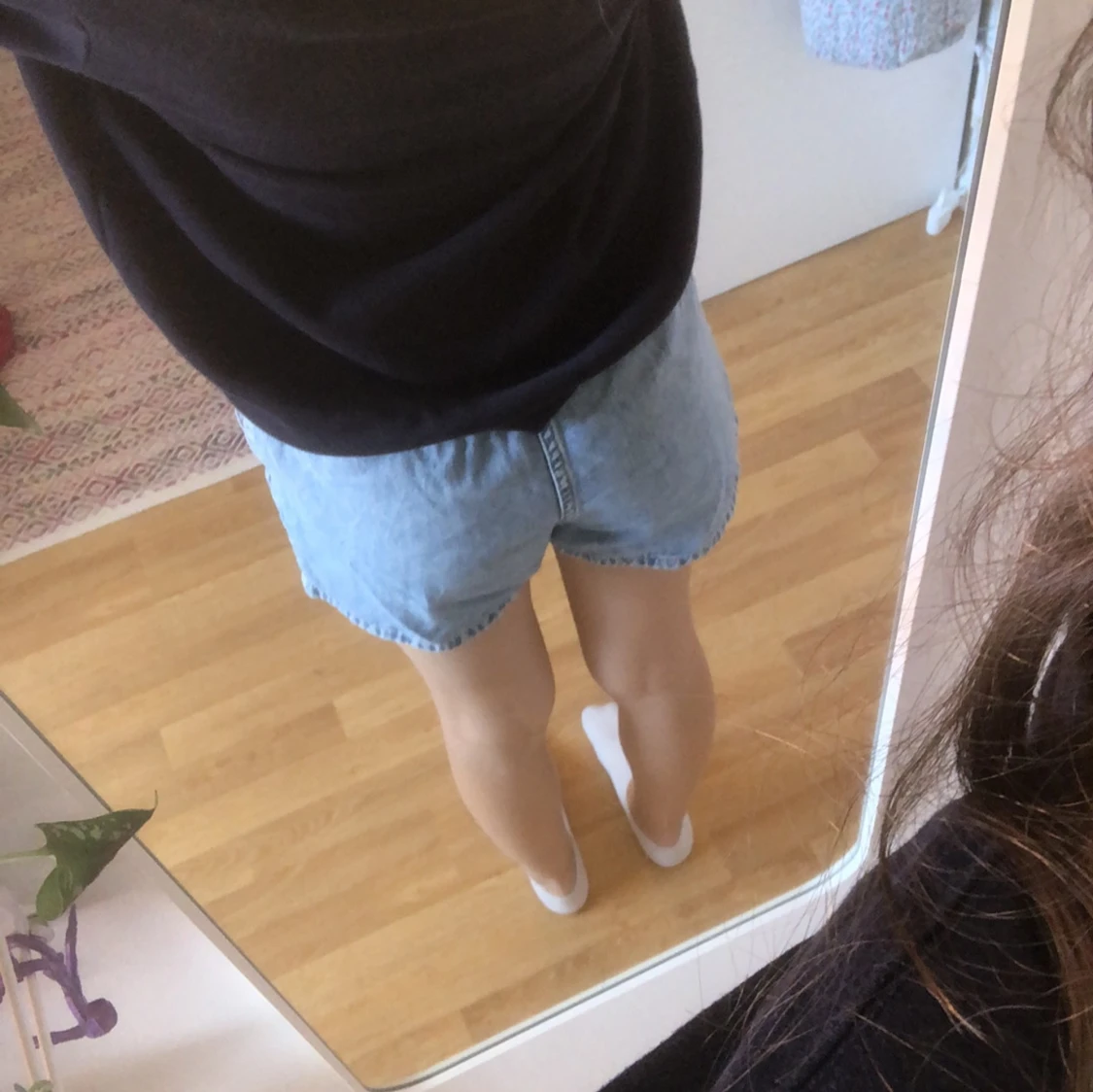 Blå jeansshorts från H&M - 90