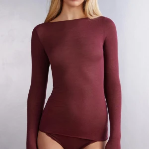 Intimissmi tröja - Helt ny intimissmi tröja, endast prövad. Kom privat för fler bilder   Pris är diskuterbart vid en snabb affär, köparen står för frakt nypris 559kr