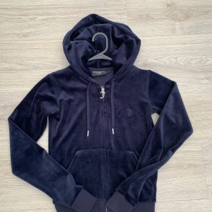 Juicy couture kofta zip - Nyskick, har använt en gång Xxs/xs Marinblå