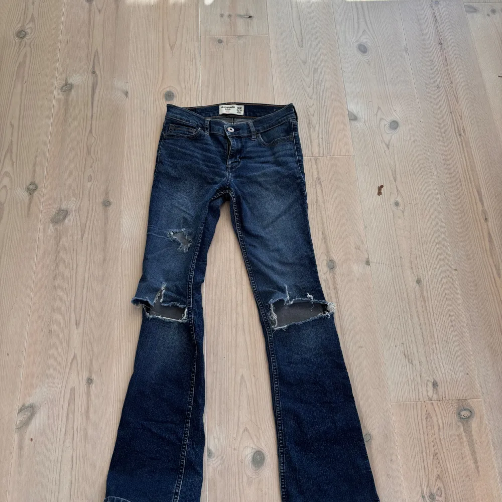 Super fina Abercrombie & Fitch jeans I storlek 13-14 år.. Jeans & Byxor.