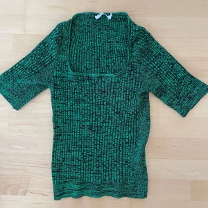 Grön topp - Storlek M från NA-KD endast testat 