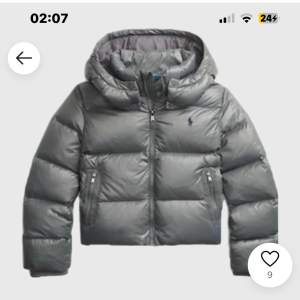 jag söker Ralph lauren jacka i grå för ett bra pris!!