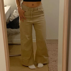 Beige wide jeans - Jätte fin beige wide jeans i bra material
